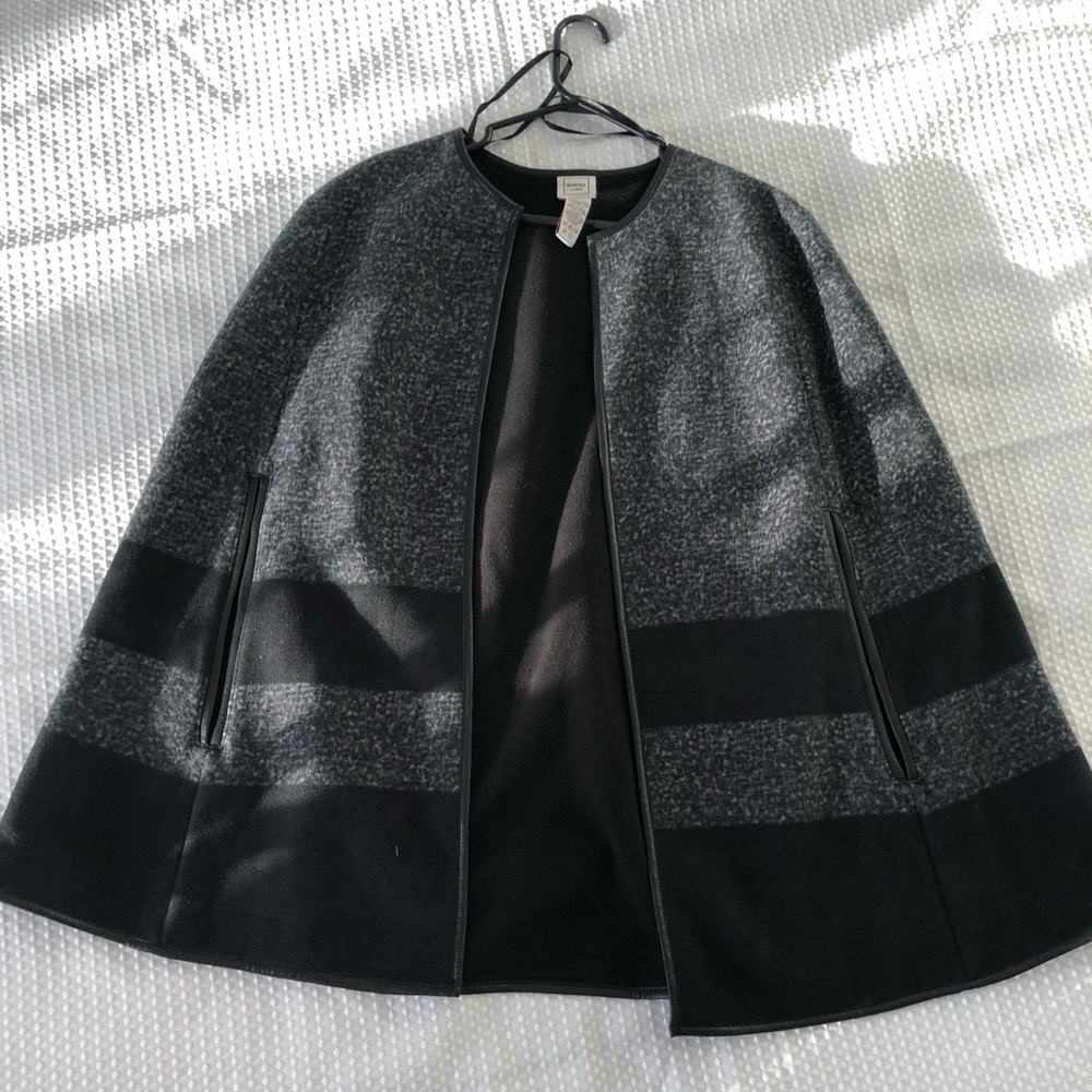Marina Luna poncho